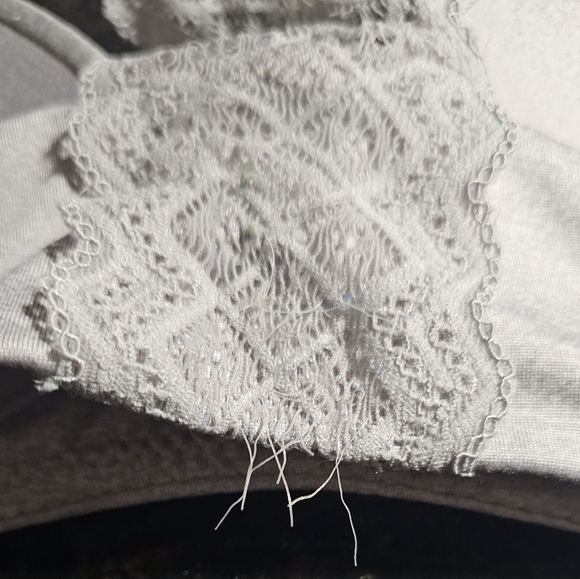 Gently used girl's bras, size 32A - Picture 9 of 11